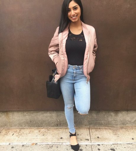 Sasha Kalra セクシーなポルノスター アーカイブ