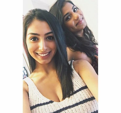 Sasha Kalra 高品質女優 写真