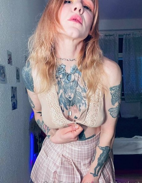 lucy kinky HDポルノスター 画像