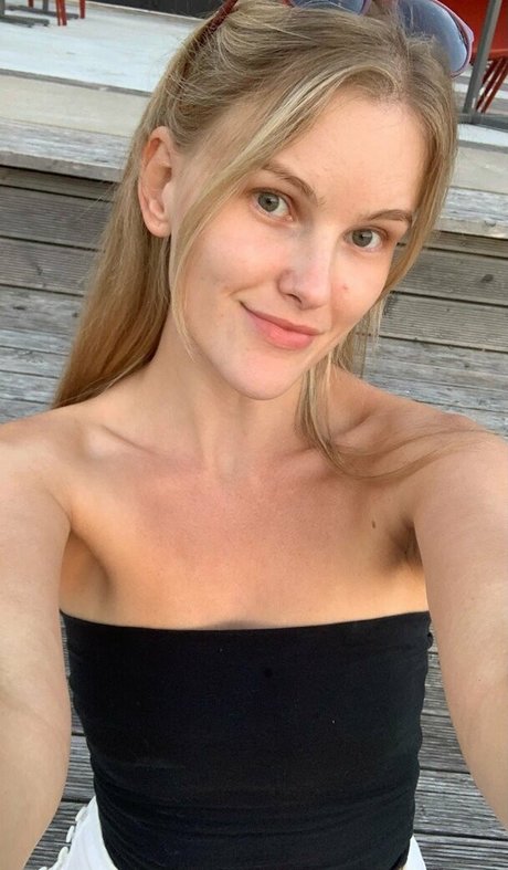 巨乳ランジェリーオンリーファンズ 美しいヌード 写真