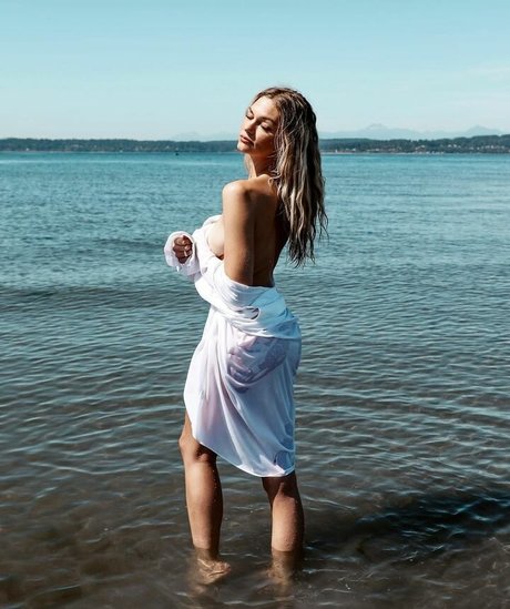 Julia Miller 裸のモデル ギャラリー