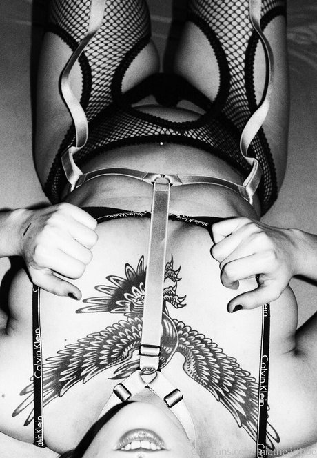 ぽっちゃりブルネットオンリーファンズ アダルト無料 画像