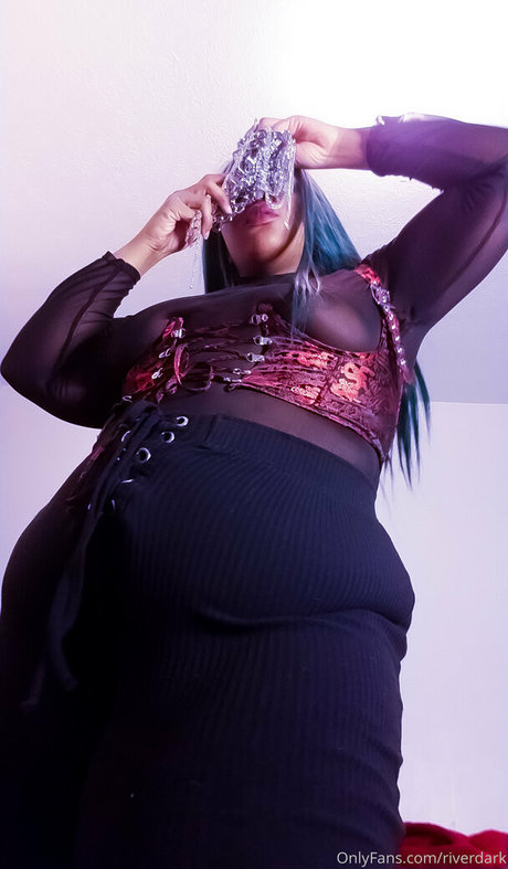 riverdark ヌードのポルノスター 写真