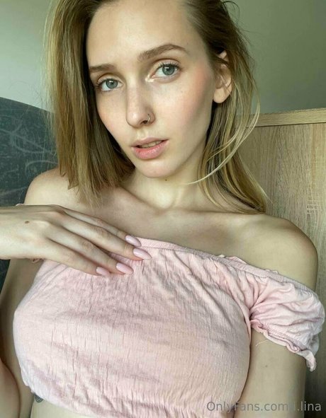 i lina 完璧なポルノスター 写真