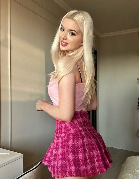 alexa barbie アダルト女優 写真