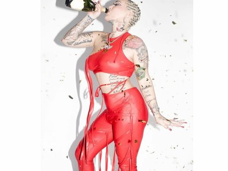 ワックスオンリーファン ポルノグラフィック 写真