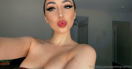 アジア人ニューハーフオンリーファンズ xxx ギャラリー