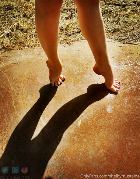 shelbymustaine 美しい女優 画像