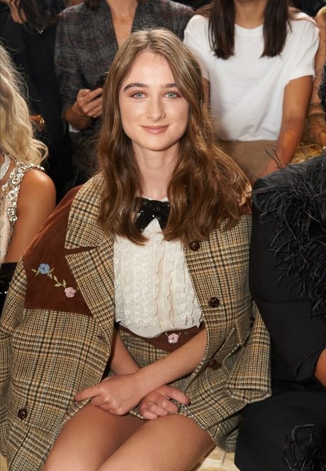 Raffey Cassidy アートモデル 写真