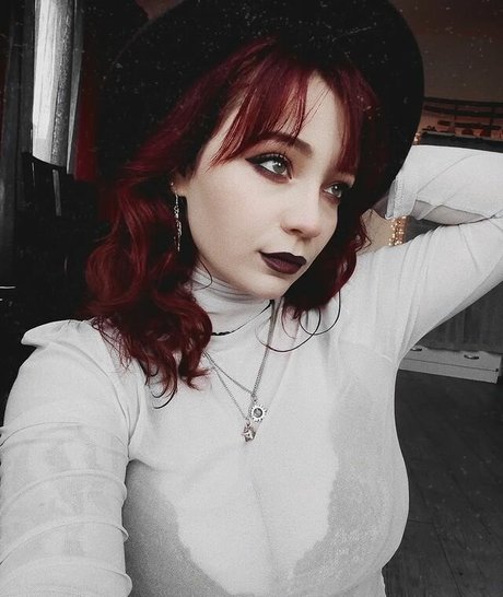 Necronya セクシーモデル 写真