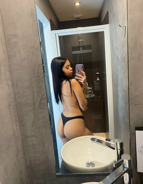 stefaniaqos ヌードモデル 写真