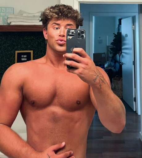 nategarner エロティックモデル 写真