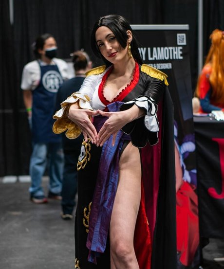 Glory Lamothe ポルノスター ギャラリー