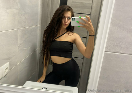 aliia fairy スター 裸 写真