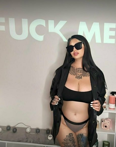 ベビーシッターオンリーファンズ セクシーヌード 画像