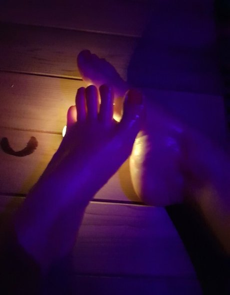 babylunafoot1 スター ヌード 写真