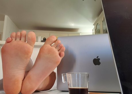 babylunafoot1 可愛いモデル 画像