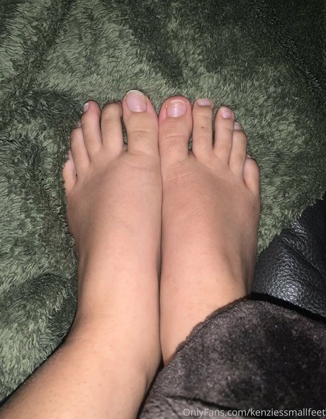 kenziessmallfeet エロティックなスター 写真