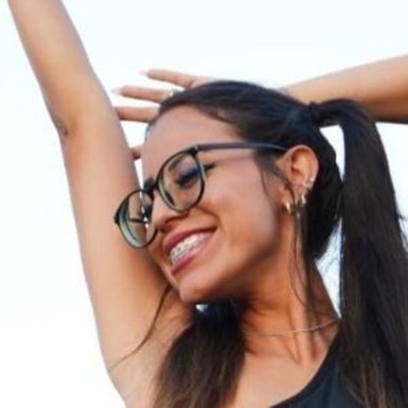 セクシーなブルネットのオンリーファンズ ホットセクシー 写真