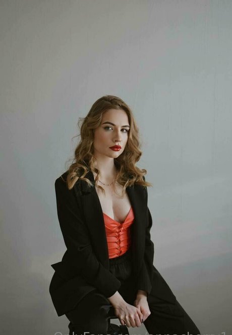 annacherry1 ポルノスター アート 画像