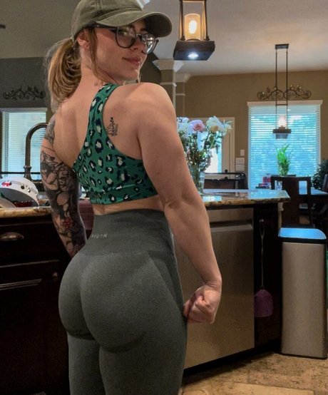 Ayshia Schisel HDモデル 画像