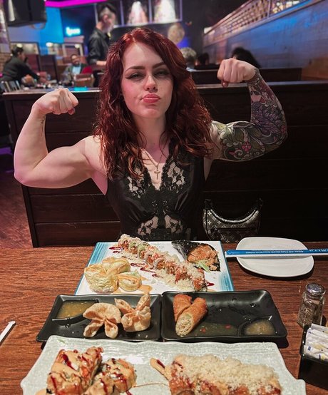 Ayshia Schisel ヌードスター 写真