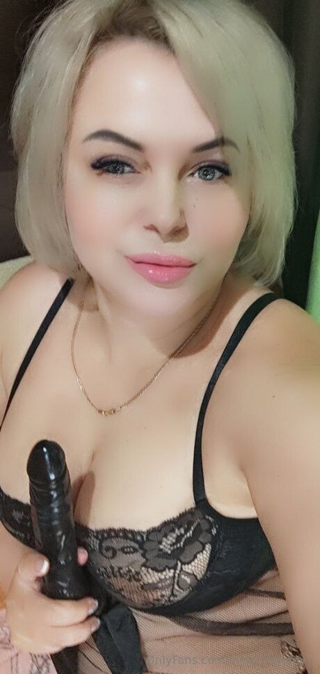 inna mommyy 完璧な女優 画像