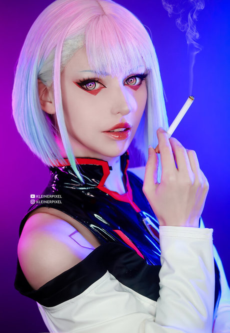 Kleiner Pixel 裸の女優 画像