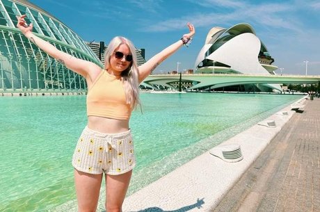 Larissa Zeeuwe アート女優 写真