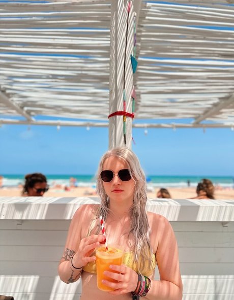 Larissa Zeeuwe スター 写真