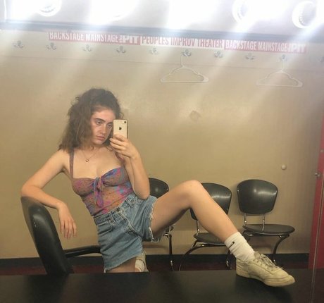 Rachel Sennott エロティックモデル 写真