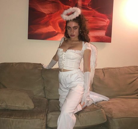 Rachel Sennott 高品質モデル 画像