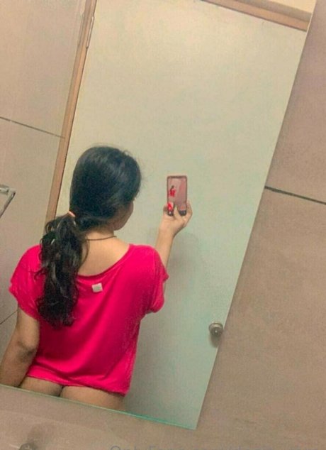 Desiaurora ヌードスター 画像