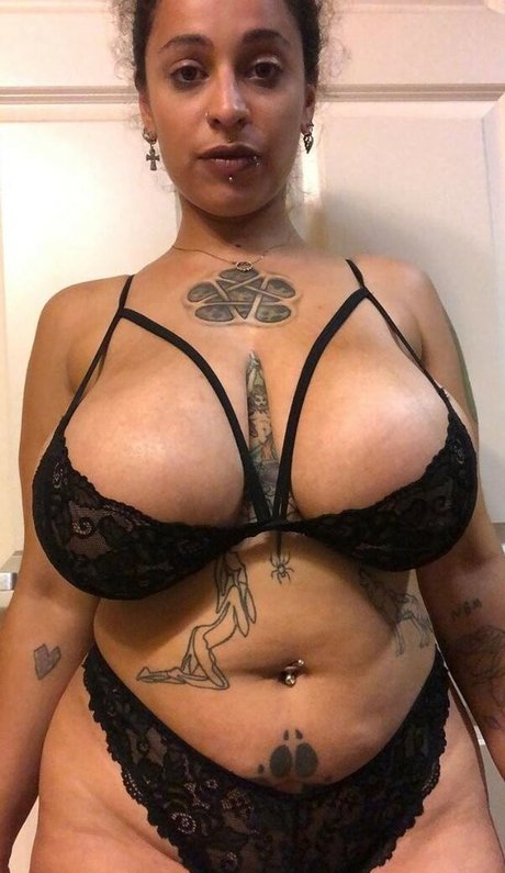 xxreesespieces ポルノモデル 画像