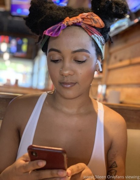 Iconic3ileen 可愛いモデル 写真