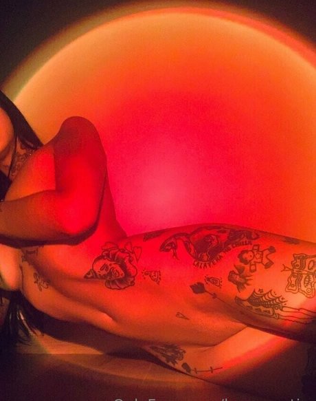 アラブ人妻オンリーファンズ ホット裸 画像