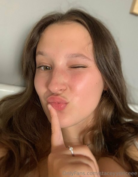 セクシーな赤毛のオンリーファンズ 可愛い 画像