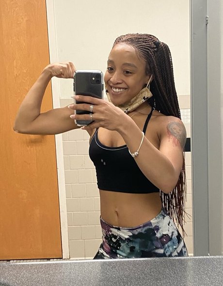 imenacarlisle セクシーモデル 画像