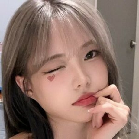 パイズリ オンリーファンズ セクシー裸 写真