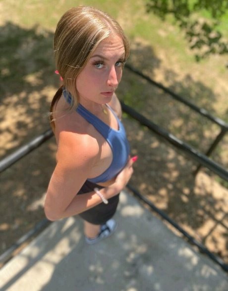 ジムのインフルエンサーオンリーファンズ ポルノ 写真