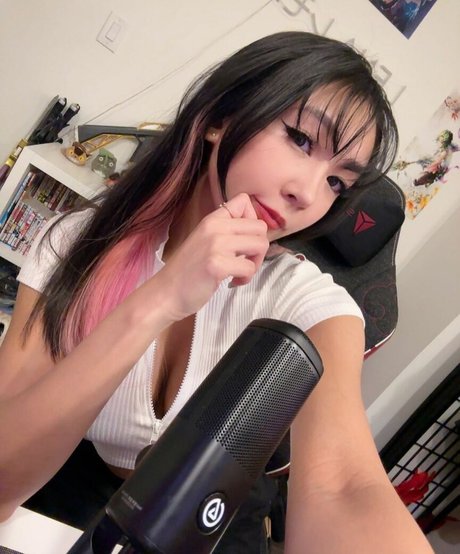 Lenalemon スター 裸 写真