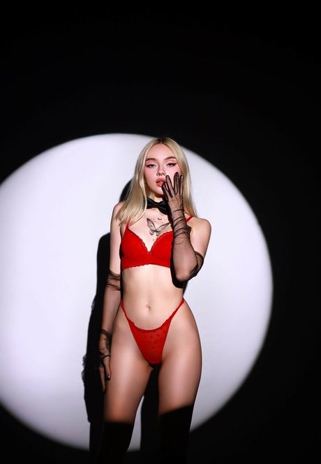 adelewilson__ 裸のスター ギャラリー