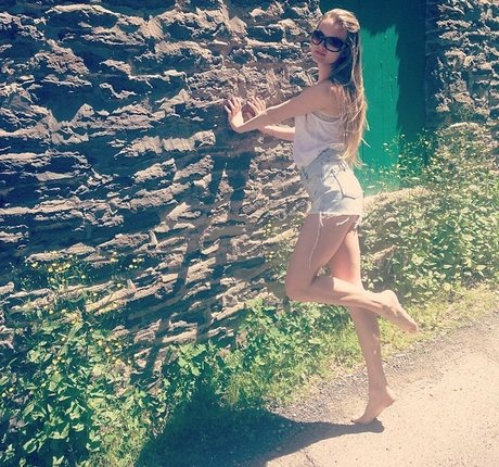 Zandi Holup ヌード女優 画像