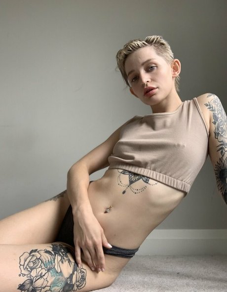 トランス熟女オンリーファンズ ホット裸 画像