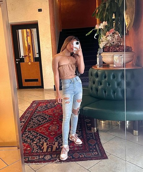 Bianca Bustamante 最高のスター 写真