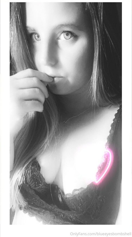 blueeyesbombshell 高品質モデル 写真