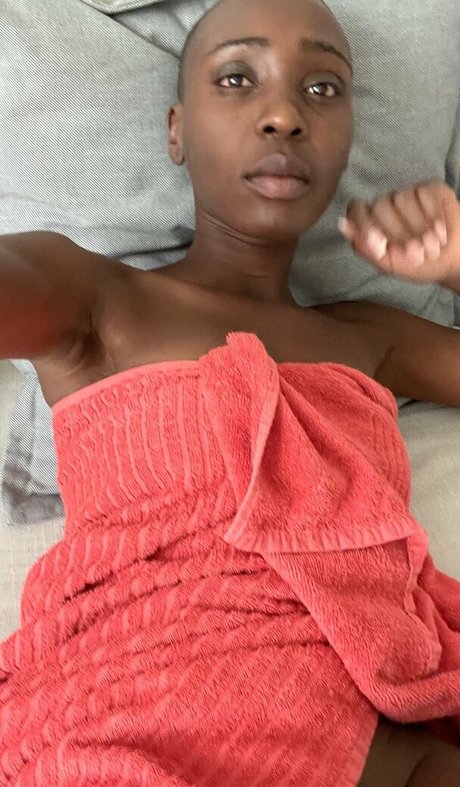 フィリピン人オンリーファンズ ヌード 写真