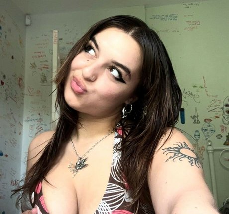 Maddie Adderley 無料スター 写真