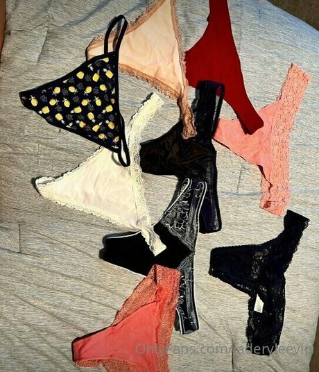 足 マンコ オンリーファンズ ホットヌード 写真