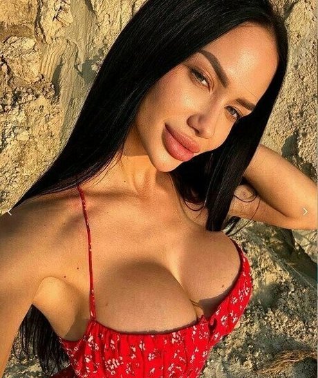 valentina reina ポルノスター 裸 写真